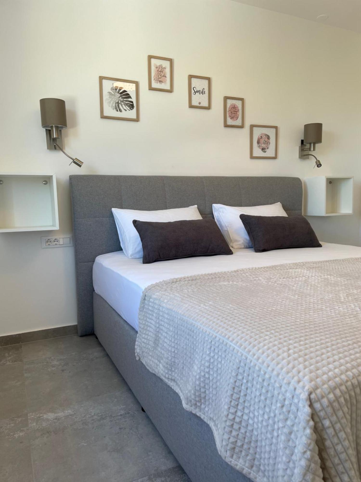 Sandra Apartments Makarska Buitenkant foto